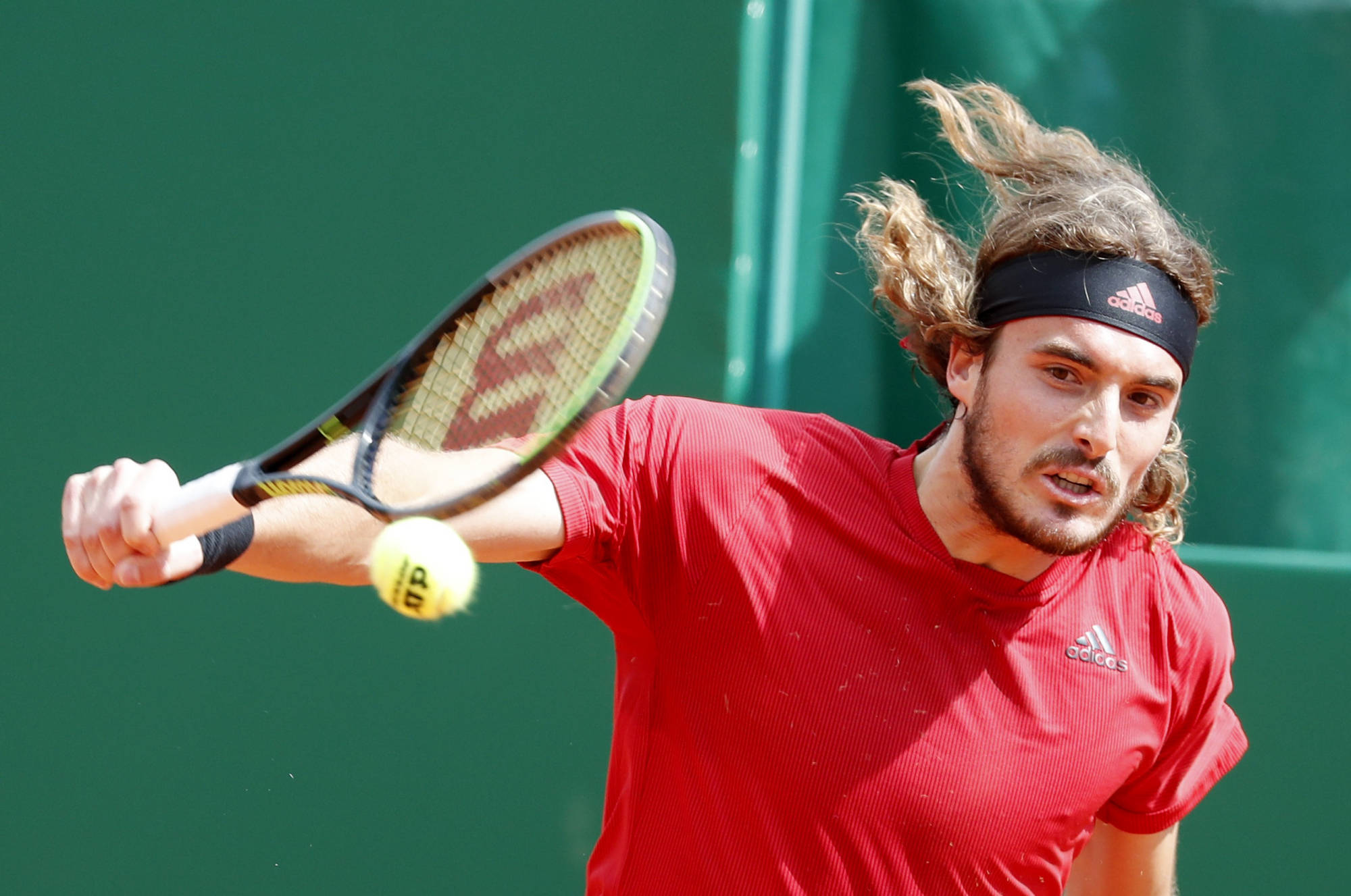 爱游戏2026-戴维斯杯完胜年终总决赛，西西帕斯状态火热