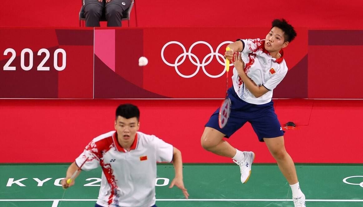 爱游戏体育-中国队完胜韩国队,黄鸭组合统治全场