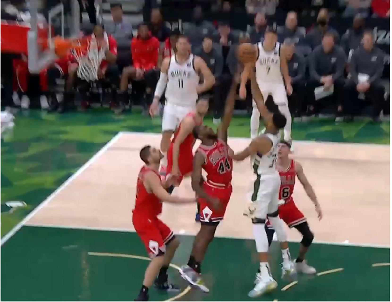 爱游戏在线-北京队翻盘公牛，霍勒迪统治全场