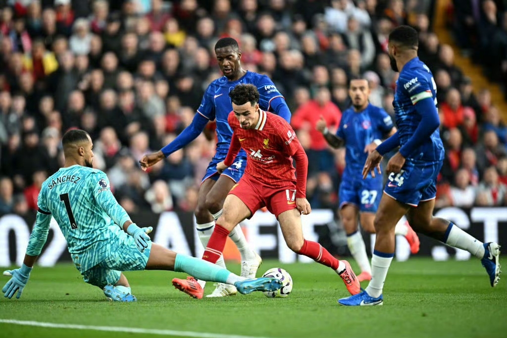 爱游戏APP-英格兰队力克韩国队,波尔点燃赛场