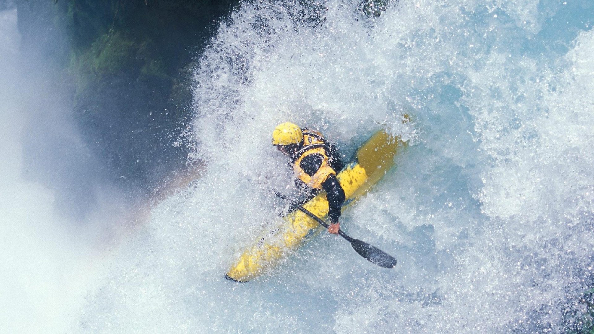 爱游戏官网-蓝军铁蹄踏碎迦太基之梦，莱万神锋重铸金球荣光